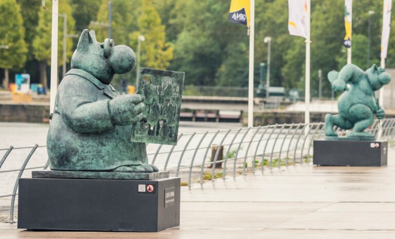 Le Chat déambule à Guérande, une exposition monumentale et populaire