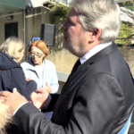 La Baule | Plus de 200 personnes réunies devant l’hôtel de ville